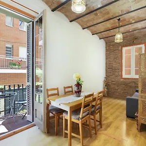 Great In Sagrada Familia With Balcony Apartment